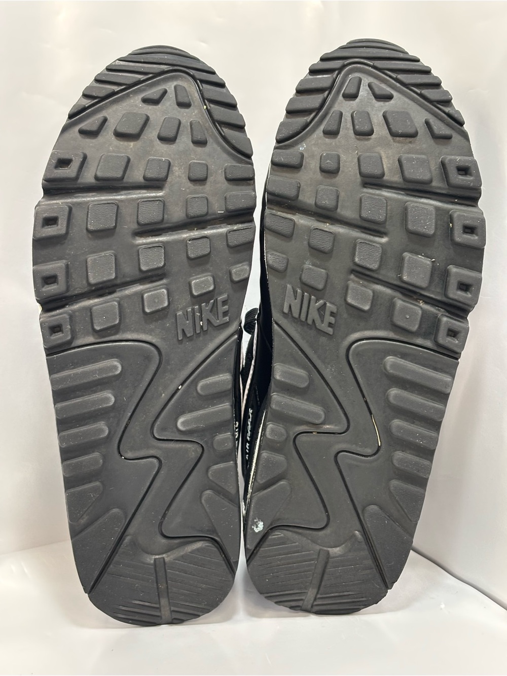 Women's Black & White Air Max Style Sneakers - Picture 15 of 16